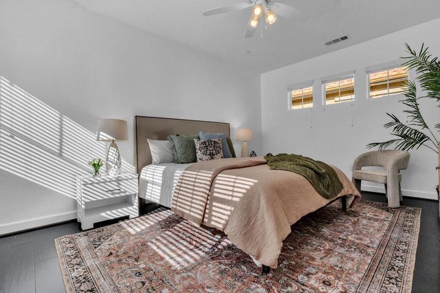 1037 Forbes Ln, Davis, CA 95616