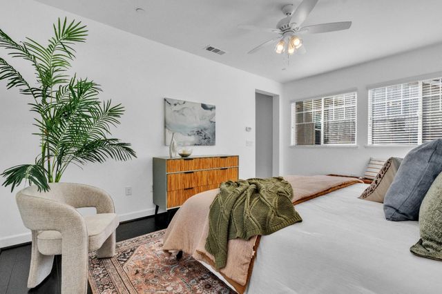 1037 Forbes Ln, Davis, CA 95616