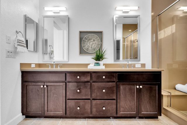 1037 Forbes Ln, Davis, CA 95616