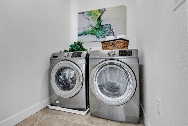 1037 Forbes Ln, Davis, CA 95616