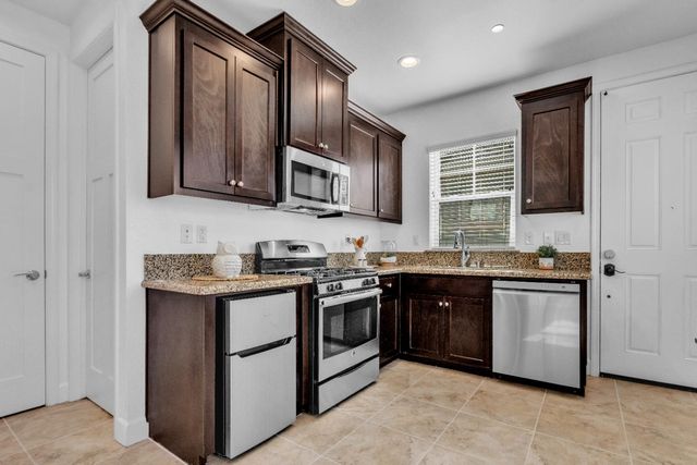 1037 Forbes Ln, Davis, CA 95616