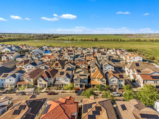 1037 Forbes Ln, Davis, CA 95616