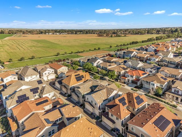 1037 Forbes Ln, Davis, CA 95616