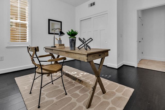 1037 Forbes Ln, Davis, CA 95616