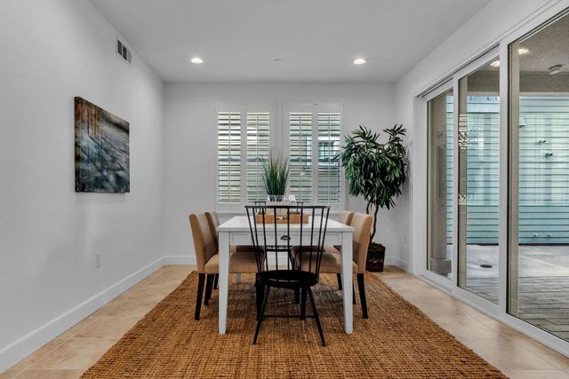 1037 Forbes Ln, Davis, CA 95616