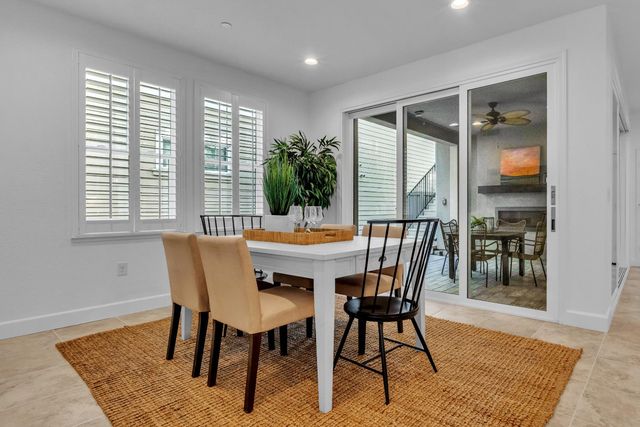 1037 Forbes Ln, Davis, CA 95616