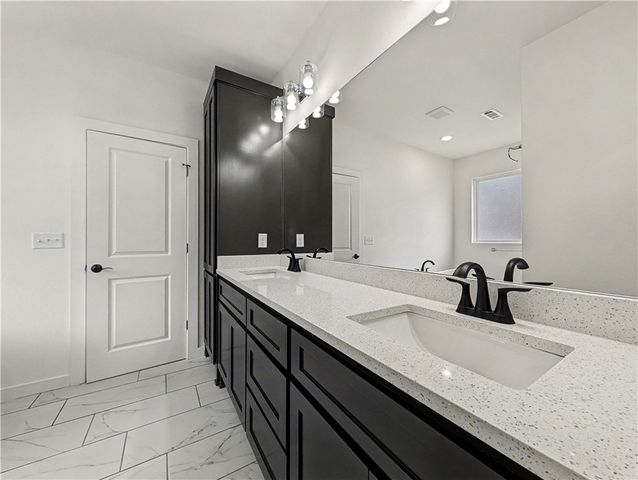 13 Fenchurch Drive, Bella Vista, AR 72715