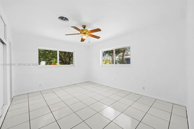 733 N Rainbow Dr, Hollywood, FL 33021