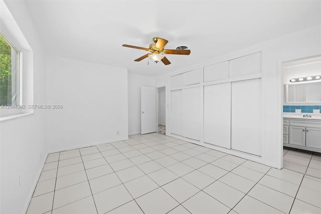 733 N Rainbow Dr, Hollywood, FL 33021