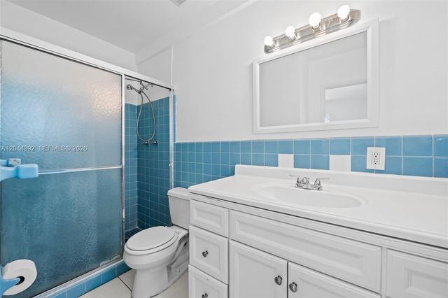 733 N Rainbow Dr, Hollywood, FL 33021