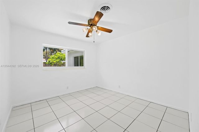 733 N Rainbow Dr, Hollywood, FL 33021