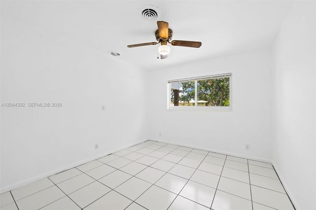 733 N Rainbow Dr, Hollywood, FL 33021
