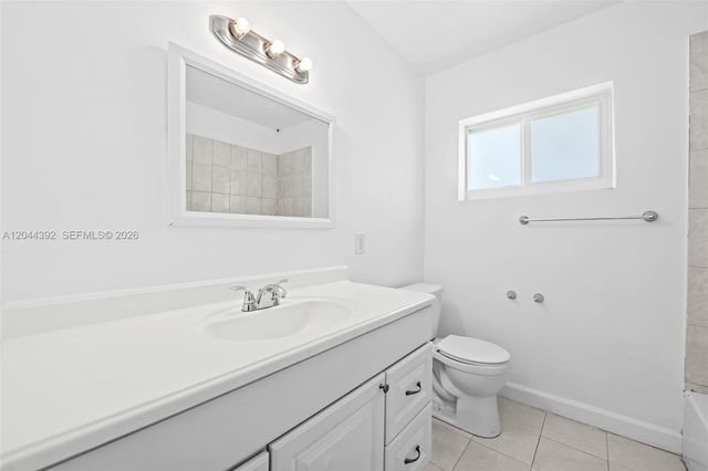 733 N Rainbow Dr, Hollywood, FL 33021