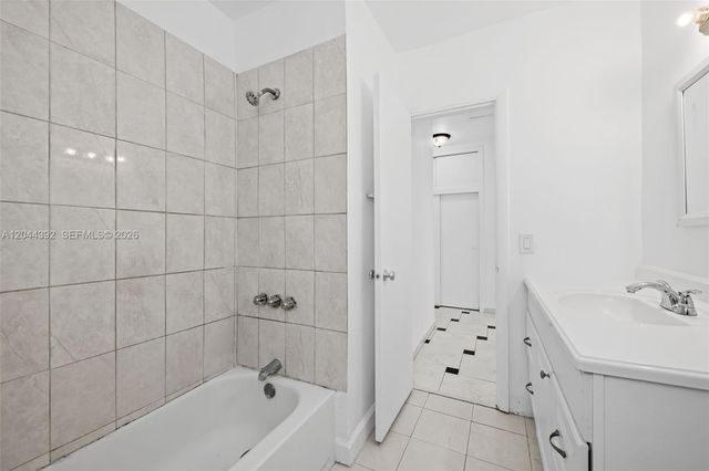 733 N Rainbow Dr, Hollywood, FL 33021