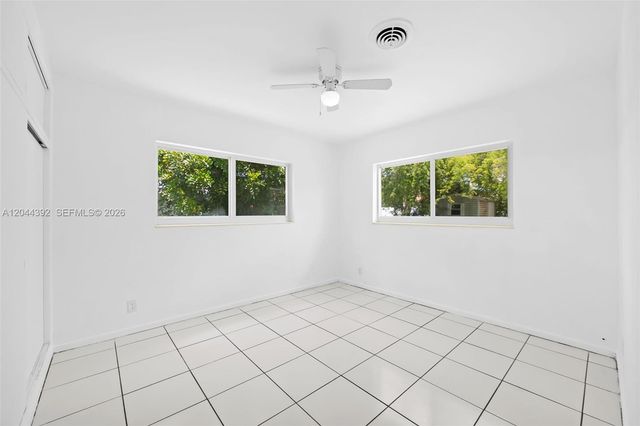 733 N Rainbow Dr, Hollywood, FL 33021