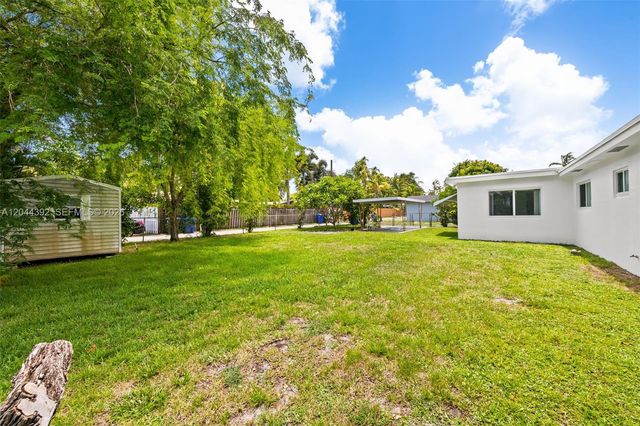 733 N Rainbow Dr, Hollywood, FL 33021