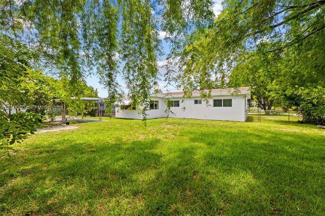 733 N Rainbow Dr, Hollywood, FL 33021