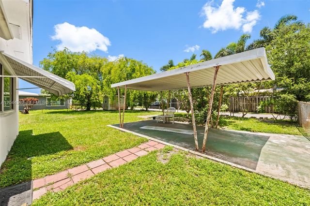 733 N Rainbow Dr, Hollywood, FL 33021