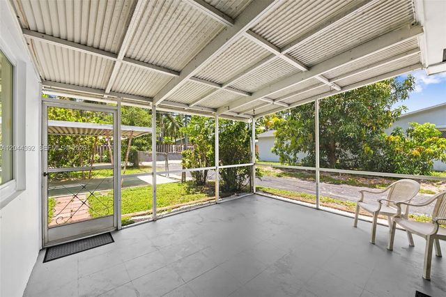 733 N Rainbow Dr, Hollywood, FL 33021