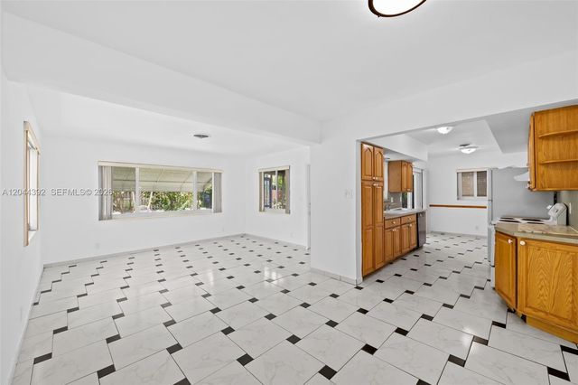 733 N Rainbow Dr, Hollywood, FL 33021