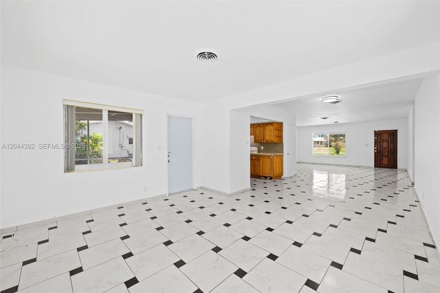 733 N Rainbow Dr, Hollywood, FL 33021