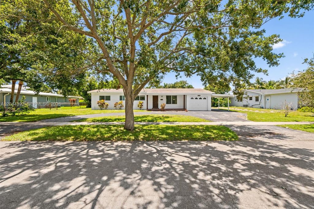 733 N Rainbow Dr, Hollywood, FL 33021
