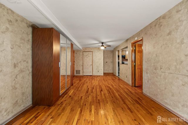 192 College Drive, Edison, NJ 08817