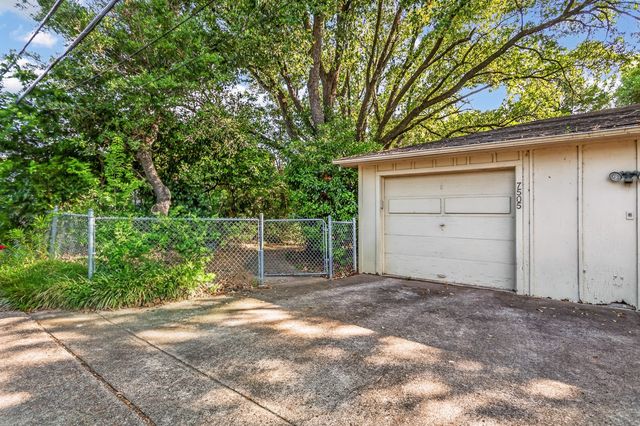 7505 Brentcove Circle, Dallas, TX 75214