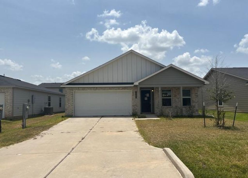 15690 Briar Forest Drive, Conroe, TX 77306