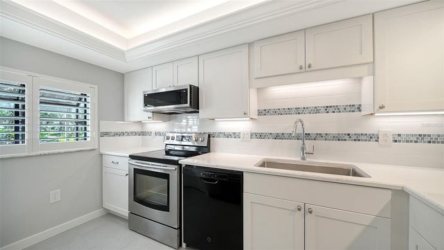 3262 CROSS CREEK DRIVE 3262, Sarasota, FL 34231