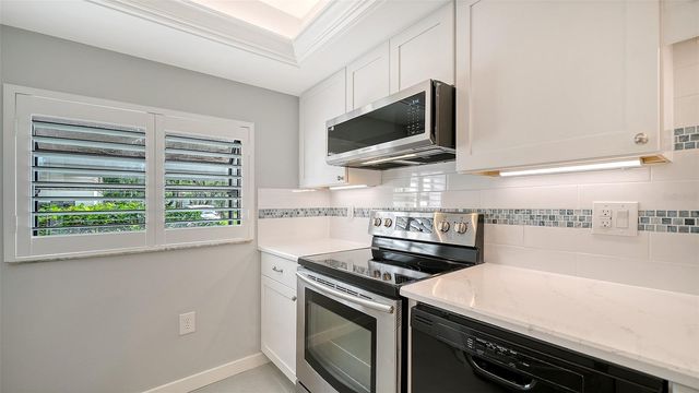 3262 CROSS CREEK DRIVE 3262, Sarasota, FL 34231