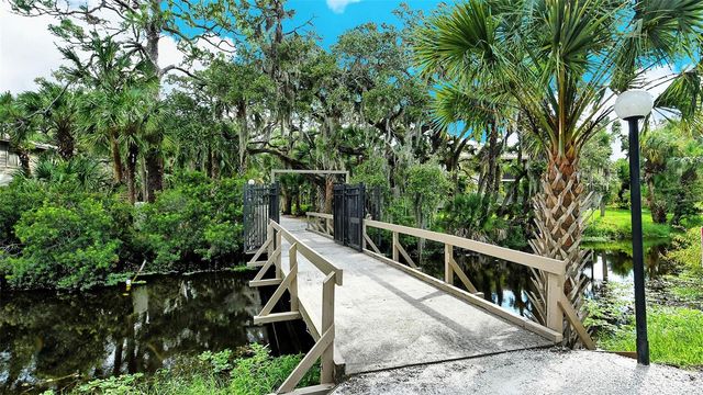 3262 CROSS CREEK DRIVE 3262, Sarasota, FL 34231