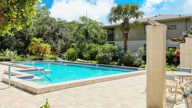 3262 CROSS CREEK DRIVE 3262, Sarasota, FL 34231