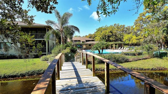 3262 CROSS CREEK DRIVE 3262, Sarasota, FL 34231