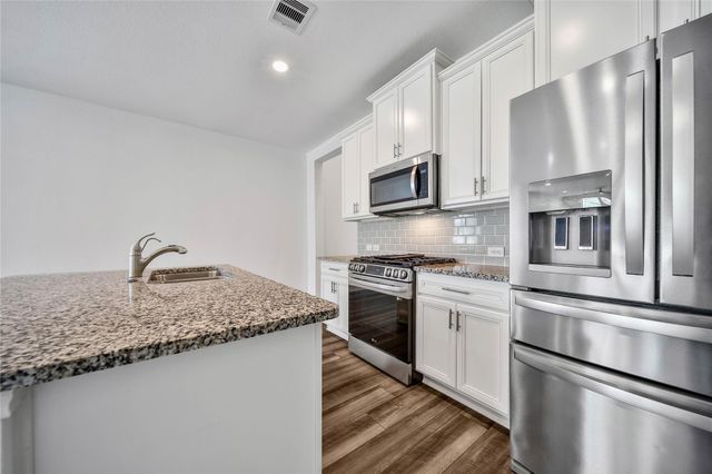 9245 Inland Leather Lane, Conroe, TX 77385