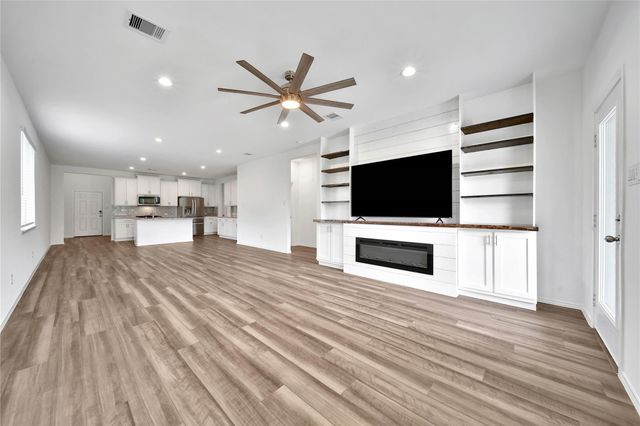 9245 Inland Leather Lane, Conroe, TX 77385