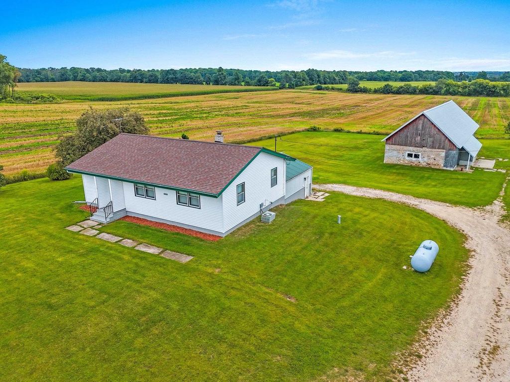 N2956 SLEEPY HOLLOW ROAD, Kewaunee, WI 54216