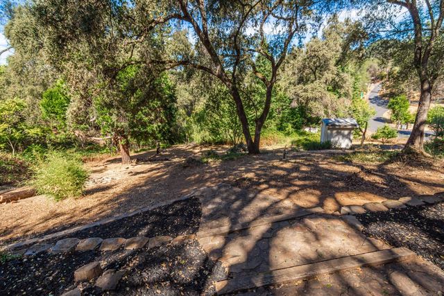 1265 Merry Knoll Rd, Auburn, CA 95603