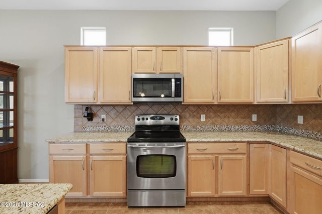 501 N Michelangelo Drive, Green Valley, AZ 85614