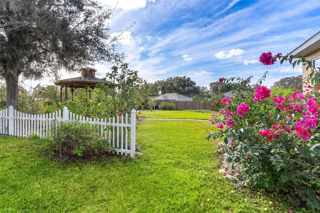 81 TWIN LAKE CIRCLE, Umatilla, FL 32784