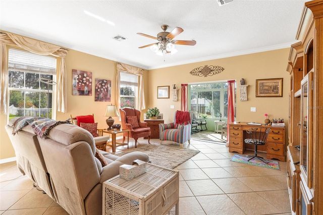 81 TWIN LAKE CIRCLE, Umatilla, FL 32784