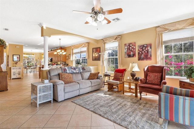 81 TWIN LAKE CIRCLE, Umatilla, FL 32784