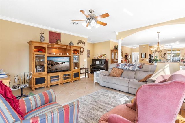 81 TWIN LAKE CIRCLE, Umatilla, FL 32784