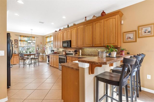 81 TWIN LAKE CIRCLE, Umatilla, FL 32784