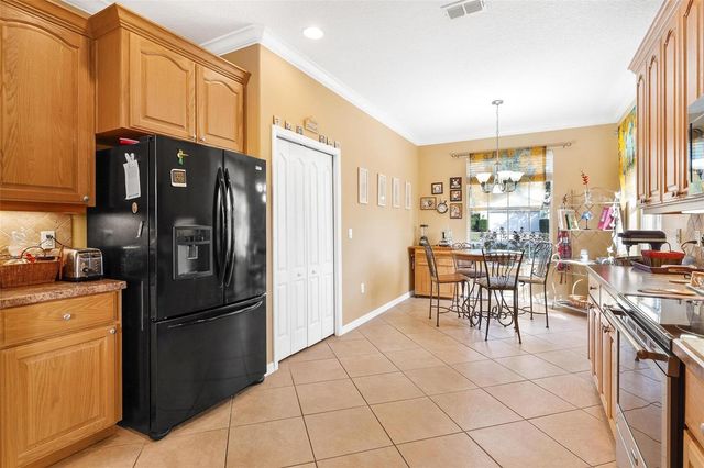 81 TWIN LAKE CIRCLE, Umatilla, FL 32784