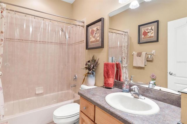 81 TWIN LAKE CIRCLE, Umatilla, FL 32784