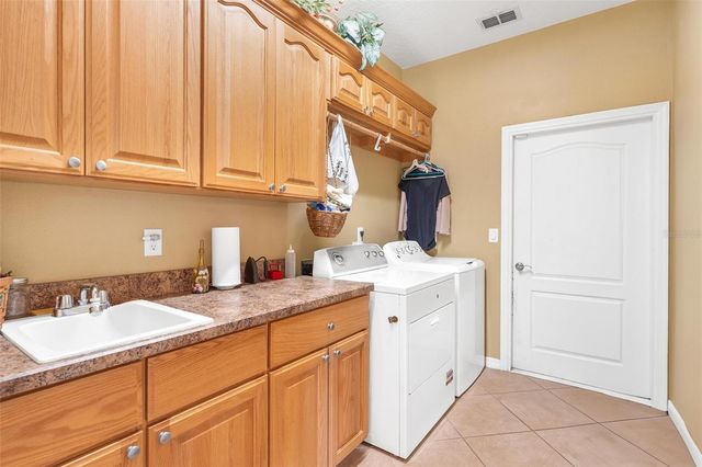 81 TWIN LAKE CIRCLE, Umatilla, FL 32784