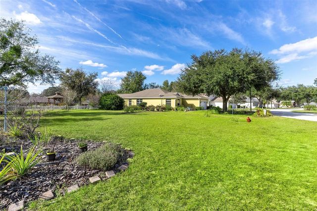 81 TWIN LAKE CIRCLE, Umatilla, FL 32784