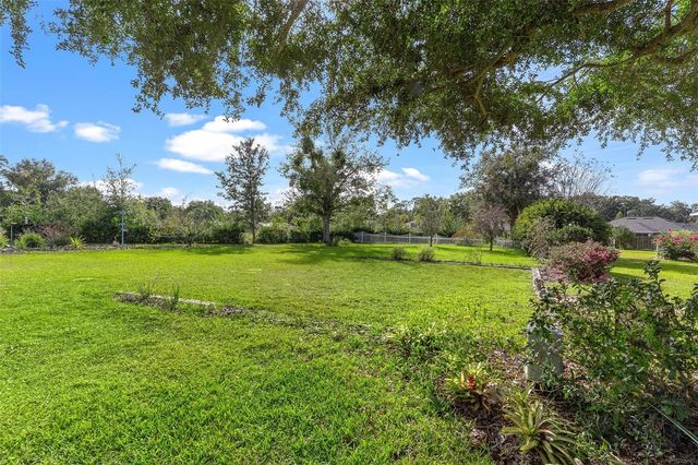 81 TWIN LAKE CIRCLE, Umatilla, FL 32784