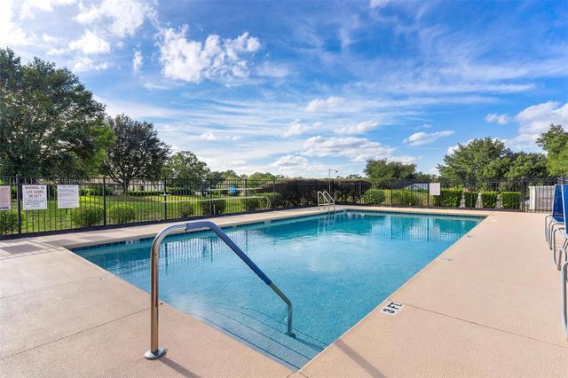 81 TWIN LAKE CIRCLE, Umatilla, FL 32784